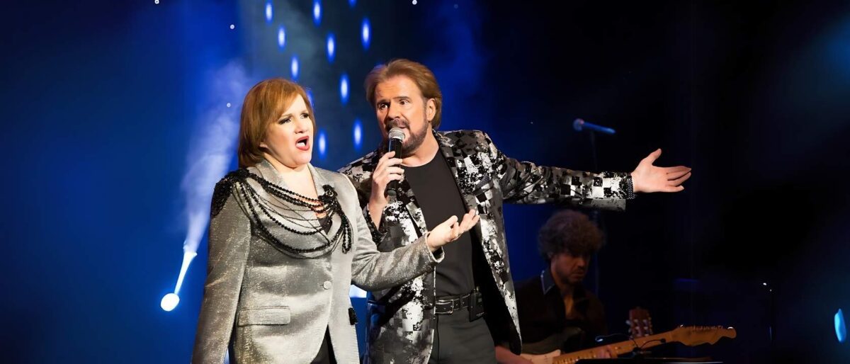 Pimpinela on Stage