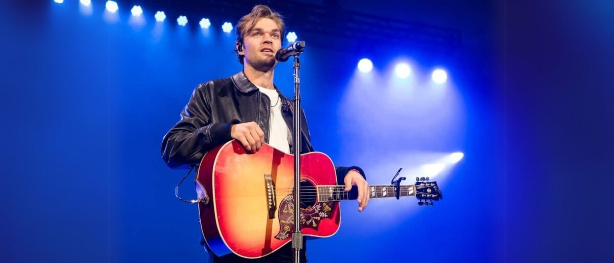 Conner Smith on Stage